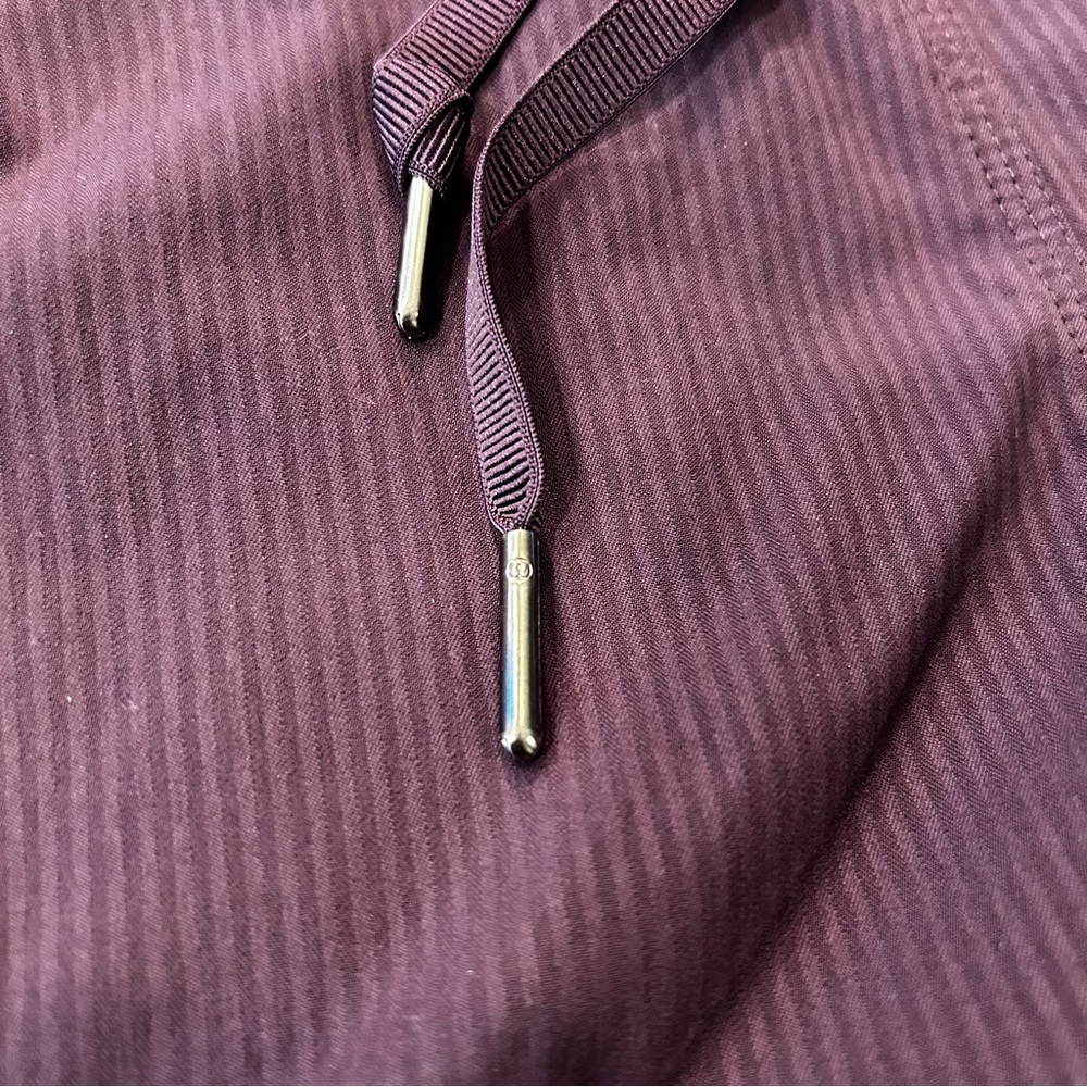 Lululemon Woman's Purple Crop Studio Pant Medium Rise size 6 - Picture 12 of 16
